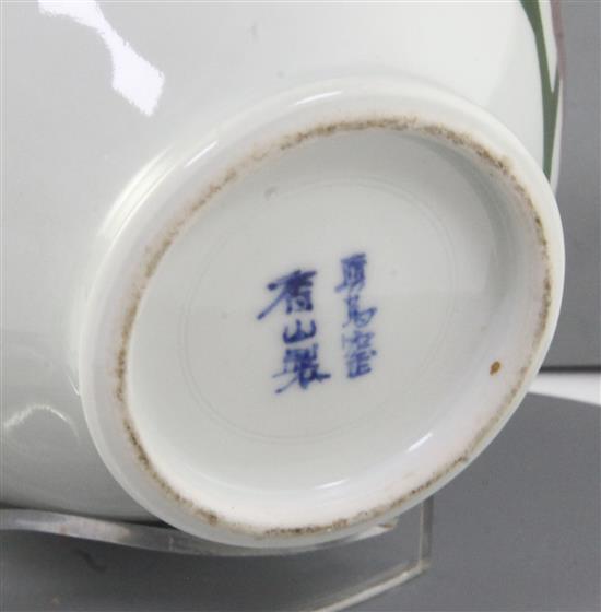 A Japanese porcelain bottle vase, c.1900, by Makuzu Kozan I (1860-1916) height 18.5cm, rim chip